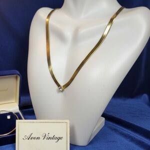 Avon gold tone rhinestone necklace